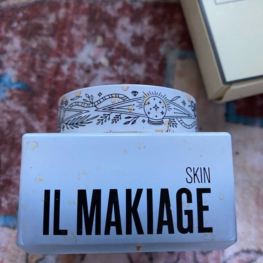 IL MAKIAGE Skin Moisturizer - White with Black Accents